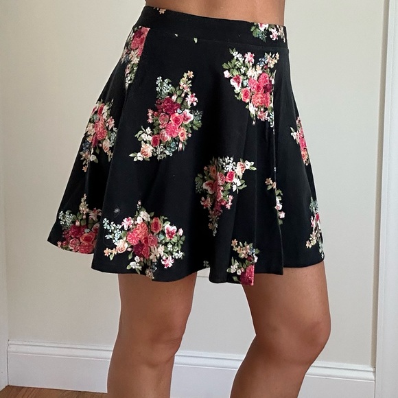 Knit Floral Print Flare Mini Skirt - Picture 2 of 7